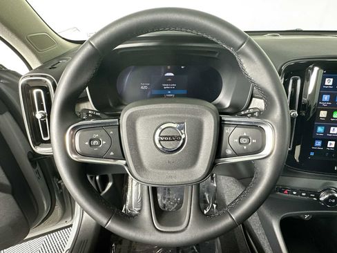 Used 2025 Volvo XC40 B5 Core w/ Protection Package Premier image 11