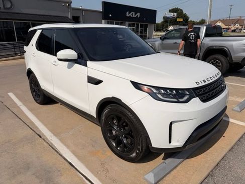 Used 2020 Land Rover Discovery SE AWD/4WD image 2