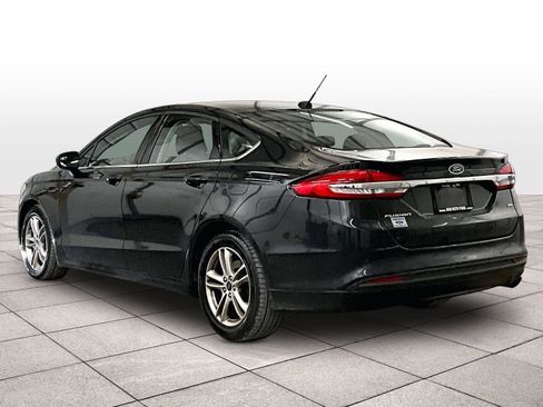 Used 2018 Ford Fusion SE w/ Fusion SE Technology Package FWD image 10