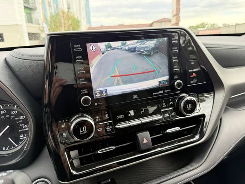 Used 2021 Toyota Highlander Limited AWD/4WD image 24