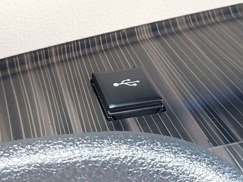 Used 2024 Toyota Sienna Limited image 33