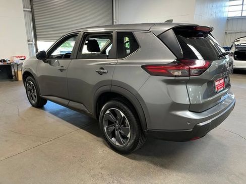 Used 2024 Nissan Rogue SV FWD image 5