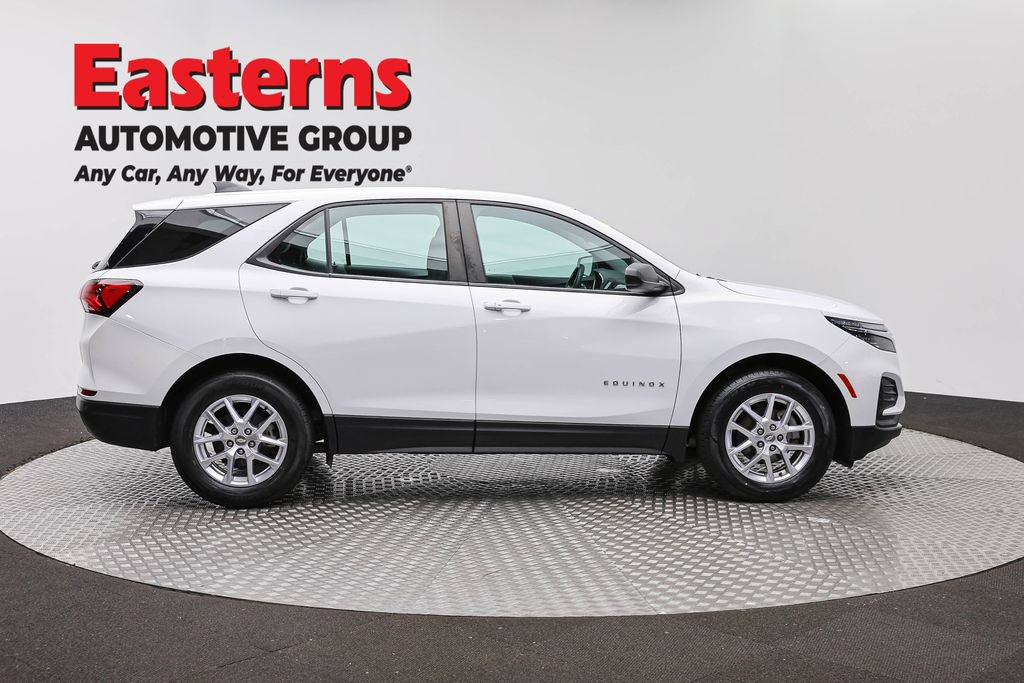 Used 2023 Chevrolet Equinox LS w/ Driver Confidence II Package FWD image 5