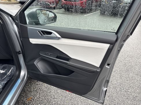 New 2026 Volkswagen Taos SE image 17