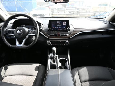 Used 2024 Nissan Altima 2.5 SV FWD image 31