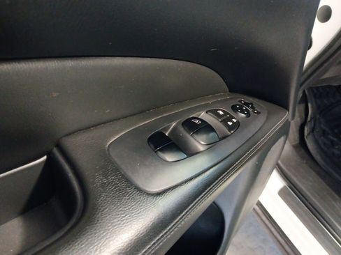 Used 2018 Nissan Pathfinder S AWD/4WD image 23