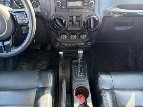 Used 2012 Jeep Wrangler Unlimited Sahara AWD/4WD image 12
