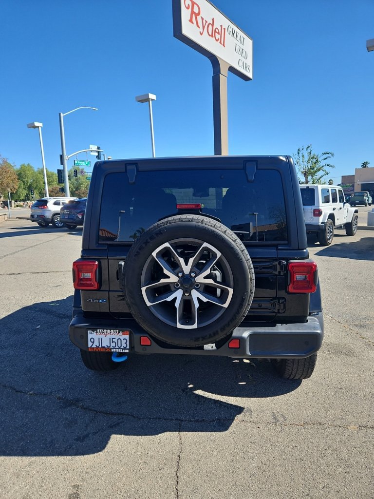 Used 2024 Jeep Wrangler Unlimited w/ Convenience Group AWD/4WD image 5