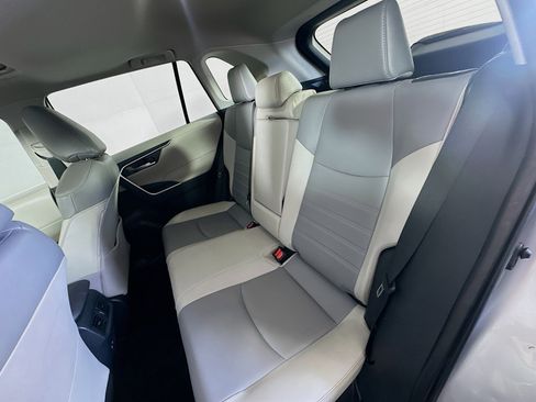 Used 2022 Toyota RAV4 XLE Premium image 27