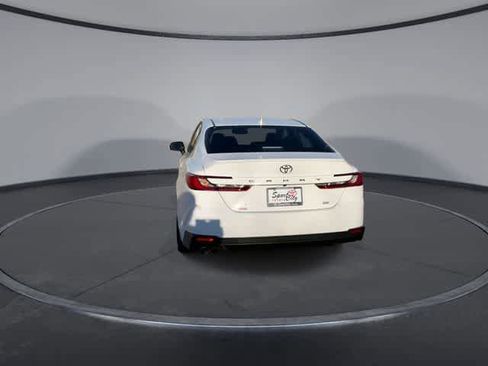 Used 2026 Toyota Camry SE image 7