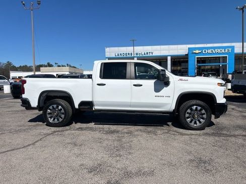 Used 2024 Chevrolet Silverado 2500 Custom w/ Custom Convenience Package image 2