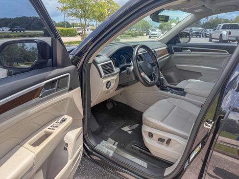Used 2021 Volkswagen Atlas SE w/ Panoramic Sunroof Package FWD image 11