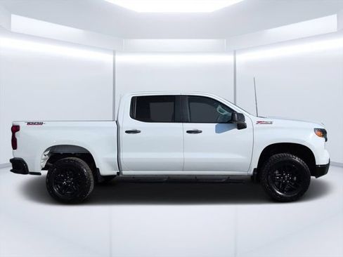 Used 2025 Chevrolet Silverado 1500 Custom Trail Boss AWD/4WD image 2