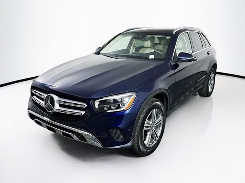 Used 2022 Mercedes-Benz GLC 300 4MATIC image 3