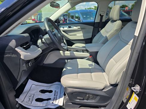 Used 2026 Ford Explorer Active w/ Active Comfort Package AWD/4WD image 9