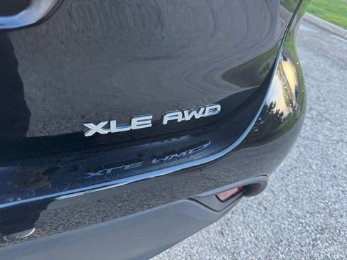 Used 2023 Toyota Highlander XLE AWD/4WD image 46