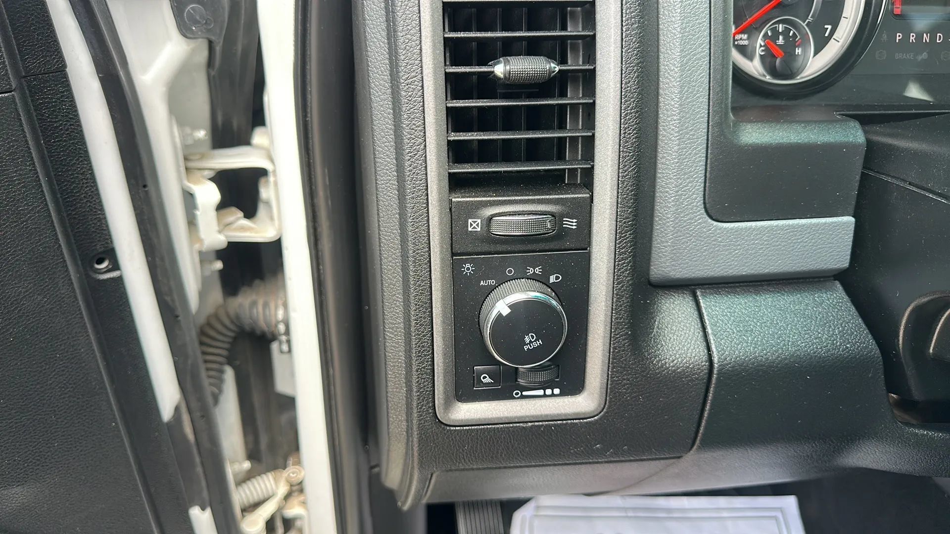 Used 2018 RAM 1500 Express w/ Express Value Package AWD/4WD image 16