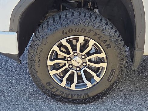 Used 2020 GMC Sierra 1500 AT4 w/ AT4 Premium Package image 7