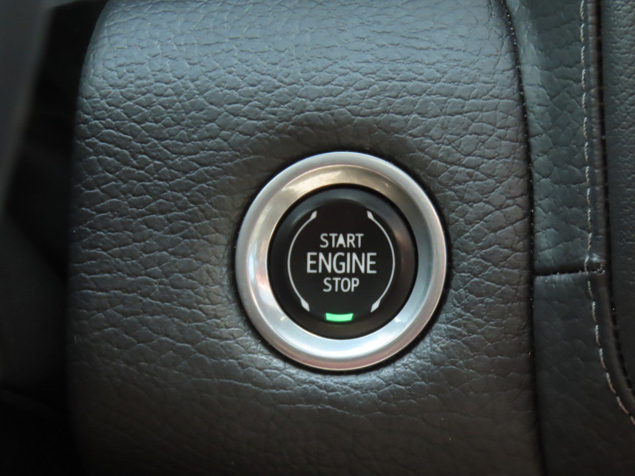Used 2023 GMC Yukon XL Denali w/ Denali Reserve Package AWD/4WD image 32