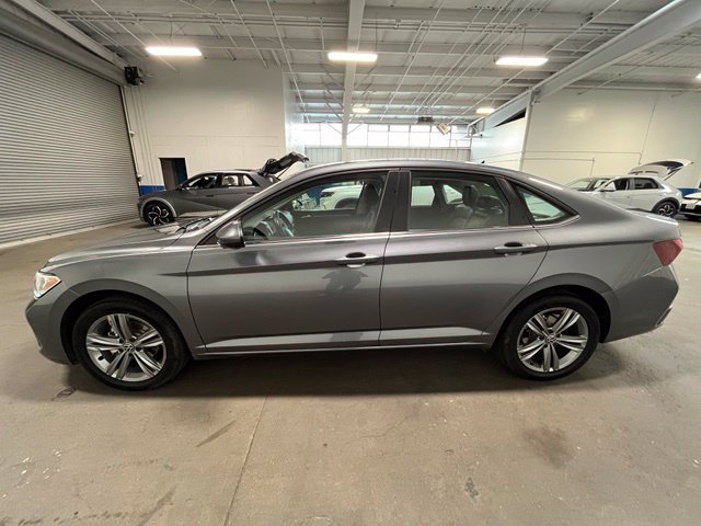 Used 2024 Volkswagen Jetta SE FWD image 6