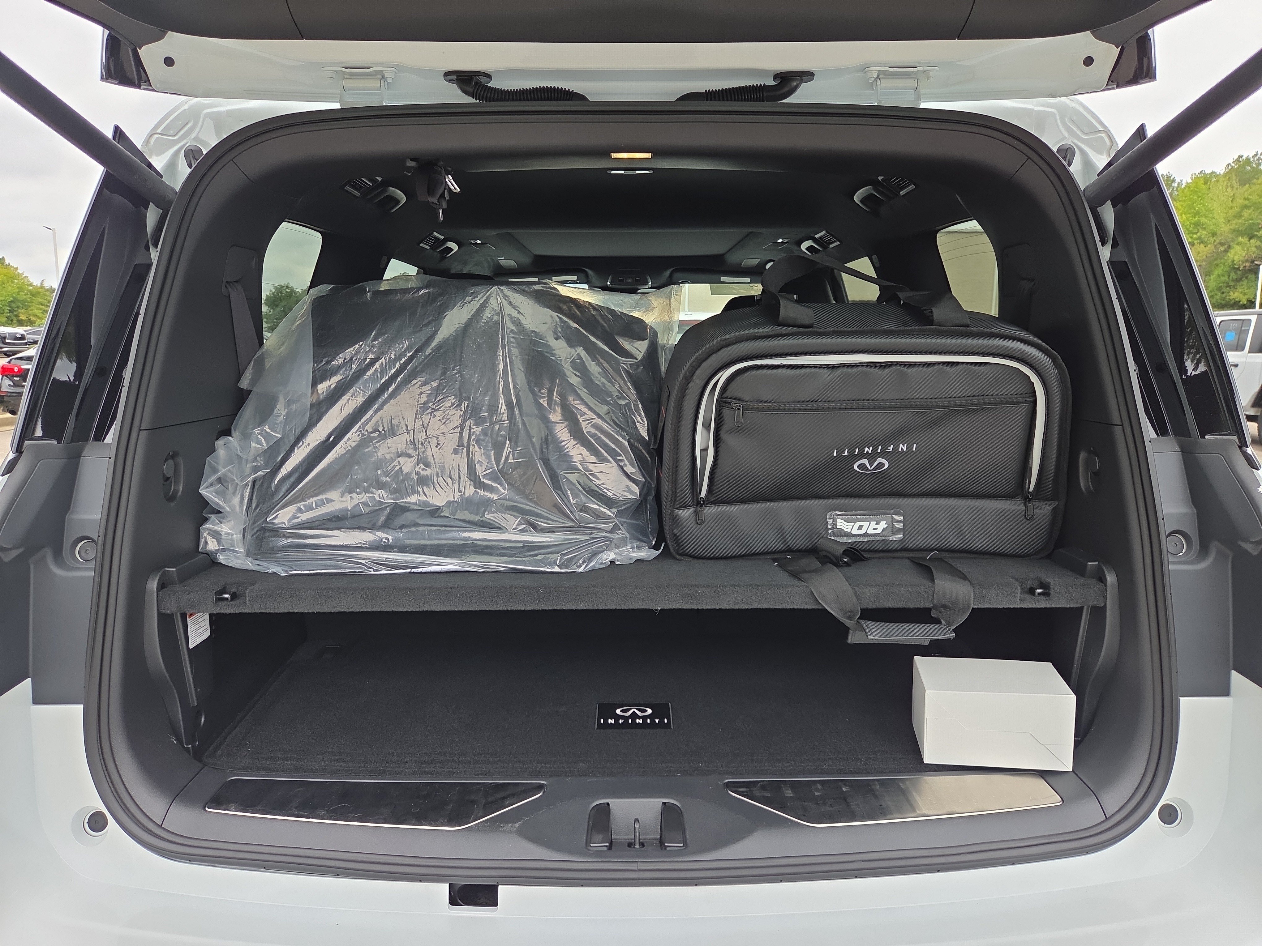 Used 2026 INFINITI QX80 Autograph w/ Premium Cargo Package AWD/4WD image 10