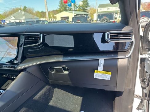 New 2026 Jeep Grand Wagoneer Summit AWD/4WD image 36