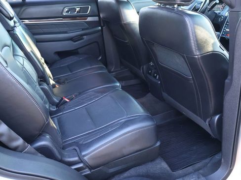 Used 2017 Ford Explorer Platinum image 8
