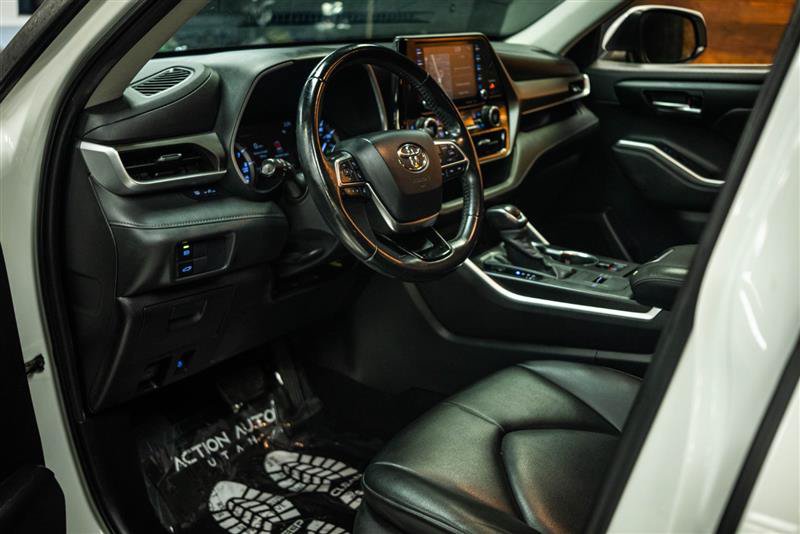 Used 2020 Toyota Highlander XLE FWD image 9