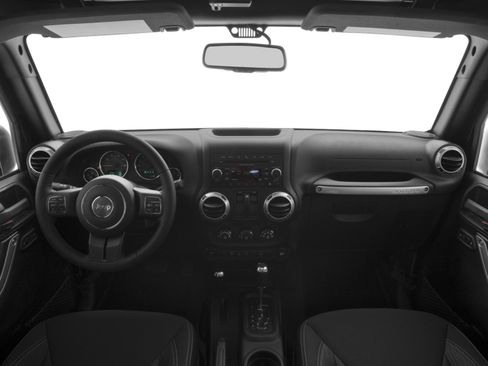 Used 2018 Jeep Wrangler Sahara w/ Connectivity Group AWD/4WD image 5