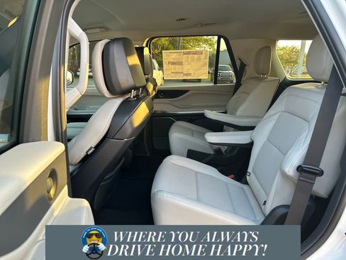 New 2026 Lincoln Navigator Premiere image 22