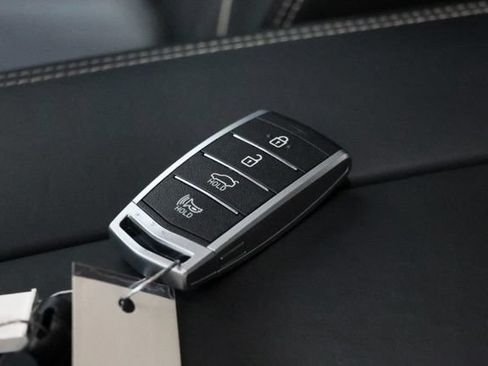 Used 2021 Genesis G90 3.3T Premium RWD image 41