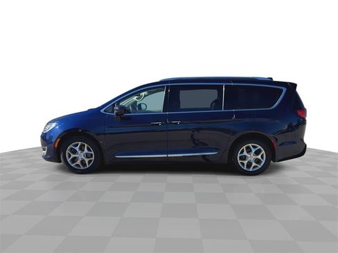 Used 2017 Chrysler Pacifica Touring-L Plus image 5