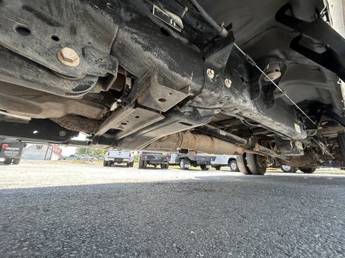 Used 2018 Ford F550 4x4 Crew Cab Super Duty w/ Power Equipment Group image 27