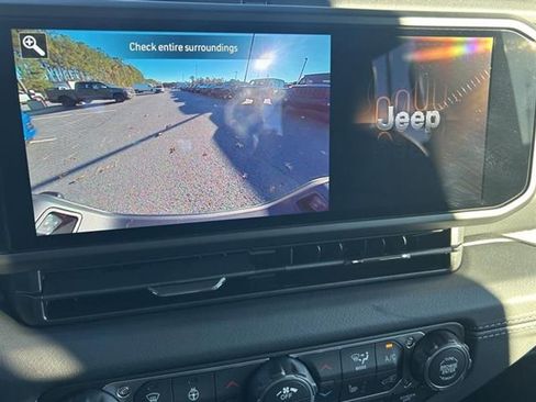 New 2025 Jeep Gladiator Sport image 15