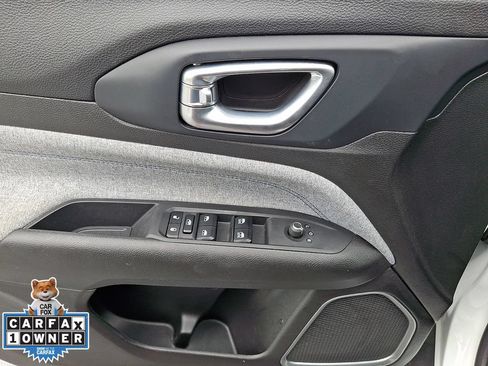 Used 2022 Jeep Compass Latitude AWD/4WD image 16