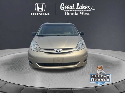 Used 2010 Toyota Sienna CE FWD image 3