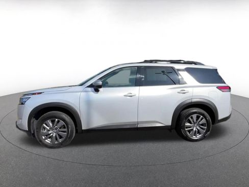 Used 2025 Nissan Pathfinder SV FWD image 9