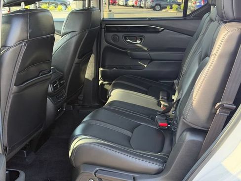 Used 2025 Honda Pilot EX-L image 18