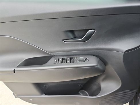 Used 2024 Hyundai Kona SEL image 12