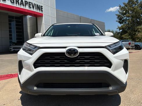 Used 2025 Toyota RAV4 XLE FWD image 3