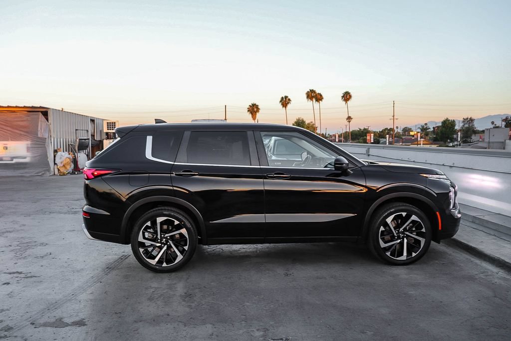 Used 2024 Mitsubishi Outlander SE AWD/4WD image 13