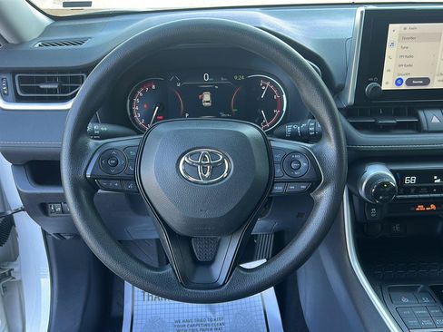 Used 2025 Toyota RAV4 XLE AWD/4WD image 10