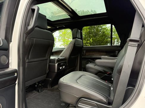Used 2018 Ford Expedition Limited w/ Equipment Group 302A AWD/4WD image 13