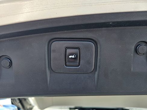 Used 2018 Nissan Murano SL w/ Moonroof Package image 11