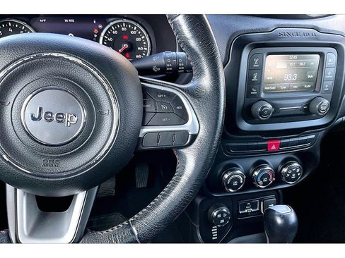 Used 2015 Jeep Renegade Trailhawk image 26