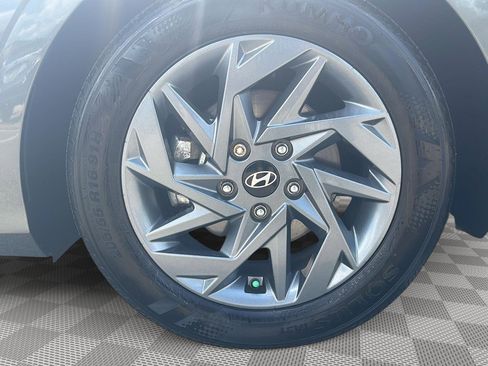 Used 2024 Hyundai Elantra SEL FWD image 13