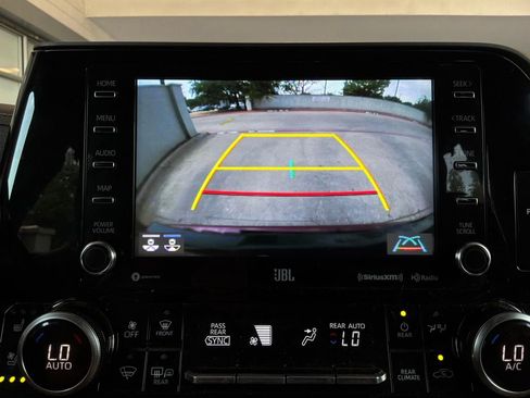 Used 2020 Toyota Highlander Limited FWD image 44