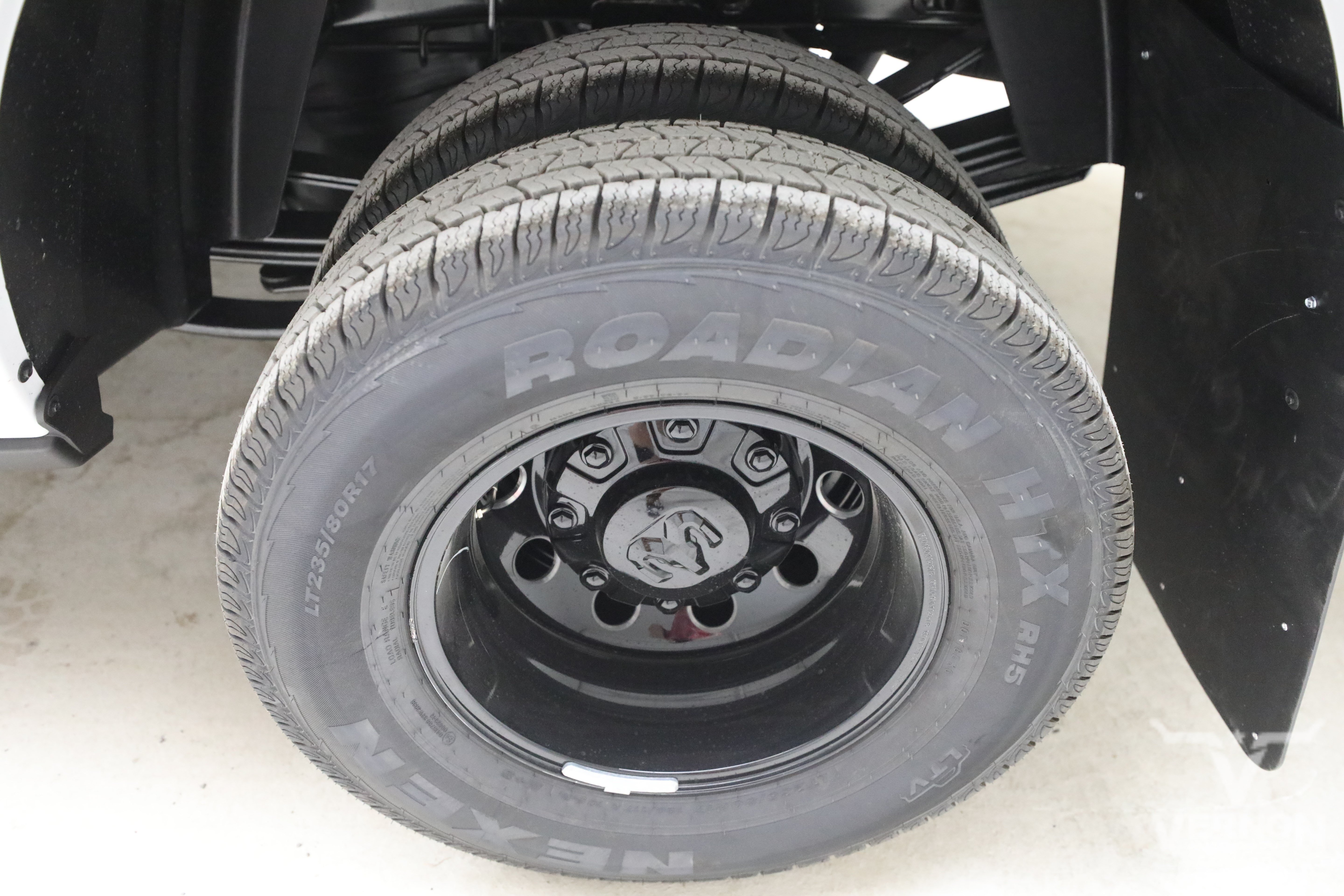 New 2026 RAM 3500 Laramie AWD/4WD image 32