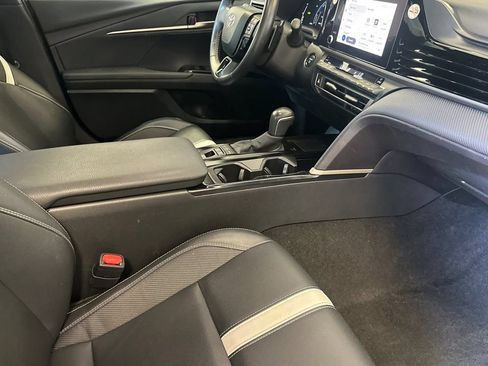 Used 2025 Toyota Camry SE FWD image 15