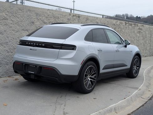 Used 2025 Porsche Macan 4 Electric image 7